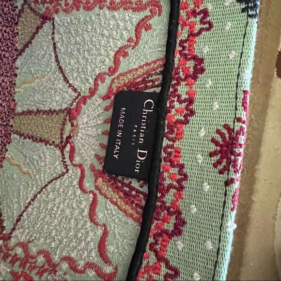 CHRISTIAN DIOR LARGE BOOK TOTE MULTICOLOR CANVAS EMBROIDED IN LIGHTS - Picture 10 of 14